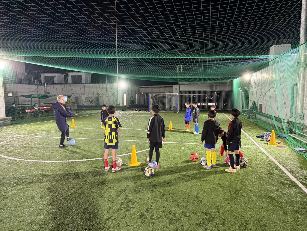 足立コラボスクール:リバティー専用グラウンドでの指導風景